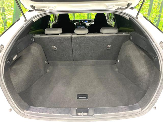 プリウス Ｓ　ＳＤナビ　バックカメラ　禁煙車　セーフティセンス　レーダークルーズ　スマートキー　ＬＥＤヘッド　オートハイビーム　コーナーセンサー　フルセグ　Ｂｌｕｅｔｏｏｔｈ再生　ＥＴＣ　オートライト／エアコン（10枚目）