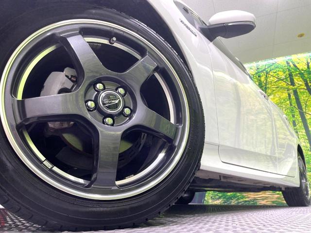 プリウス Ｓ　ＳＤナビ　バックカメラ　禁煙車　セーフティセンス　レーダークルーズ　スマートキー　ＬＥＤヘッド　オートハイビーム　コーナーセンサー　フルセグ　Ｂｌｕｅｔｏｏｔｈ再生　ＥＴＣ　オートライト／エアコン（13枚目）