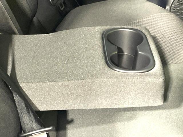 プリウス Ｓ　ＳＤナビ　バックカメラ　禁煙車　セーフティセンス　レーダークルーズ　スマートキー　ＬＥＤヘッド　オートハイビーム　コーナーセンサー　フルセグ　Ｂｌｕｅｔｏｏｔｈ再生　ＥＴＣ　オートライト／エアコン（35枚目）