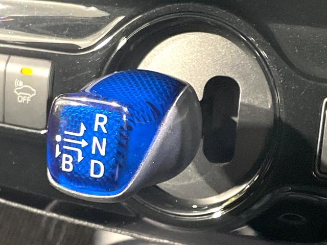 プリウス Ｓ　ＳＤナビ　バックカメラ　禁煙車　セーフティセンス　レーダークルーズ　スマートキー　ＬＥＤヘッド　オートハイビーム　コーナーセンサー　フルセグ　Ｂｌｕｅｔｏｏｔｈ再生　ＥＴＣ　オートライト／エアコン（38枚目）
