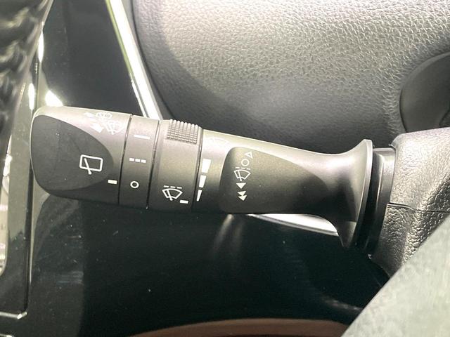 プリウス Ｓ　ＳＤナビ　バックカメラ　禁煙車　セーフティセンス　レーダークルーズ　スマートキー　ＬＥＤヘッド　オートハイビーム　コーナーセンサー　フルセグ　Ｂｌｕｅｔｏｏｔｈ再生　ＥＴＣ　オートライト／エアコン（49枚目）