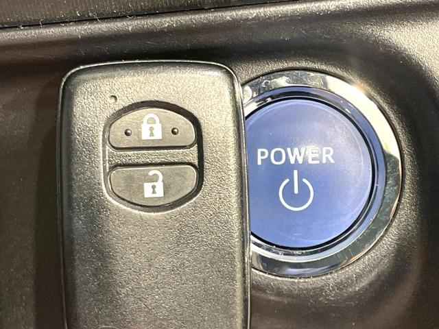 アクア Ｓ　純正ナビ　禁煙車　ドラレコ　フルセグ　Ｂｌｕｅｔｏｏｔｈ再生　ＥＴＣ　スマートキー　シートヒーター　オートエアコン／ライト　電動格納ミラー　横滑り防止装置　プライバシーガラス（7枚目）