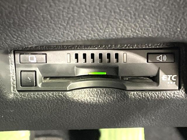 プリウス Ｓツーリングセレクション　ＡＬＰＩＮＥ９型ナビ　バックカメラ　禁煙車　衝突軽減装置　レーダークルーズ　シートヒーター　ＬＥＤヘッド　合皮シート　フルセグ　Ｂｌｕｅｔｏｏｔｈ再生　ＥＴＣ　スマートキー　純正１７インチアルミ（8枚目）