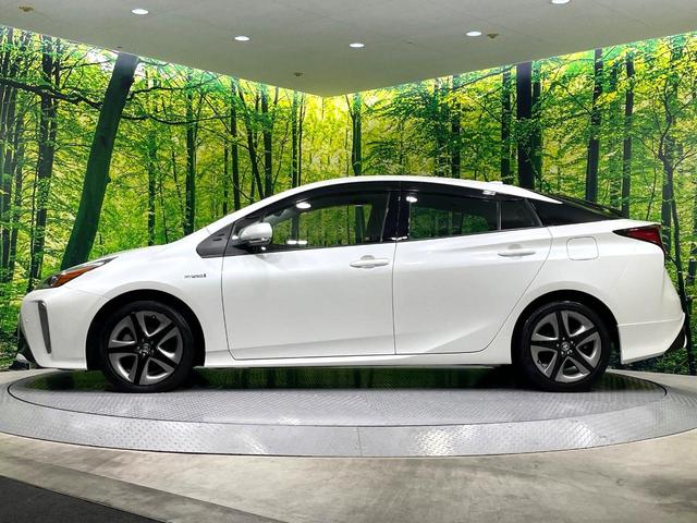 プリウス Ｓツーリングセレクション　ＡＬＰＩＮＥ９型ナビ　バックカメラ　禁煙車　衝突軽減装置　レーダークルーズ　シートヒーター　ＬＥＤヘッド　合皮シート　フルセグ　Ｂｌｕｅｔｏｏｔｈ再生　ＥＴＣ　スマートキー　純正１７インチアルミ（28枚目）