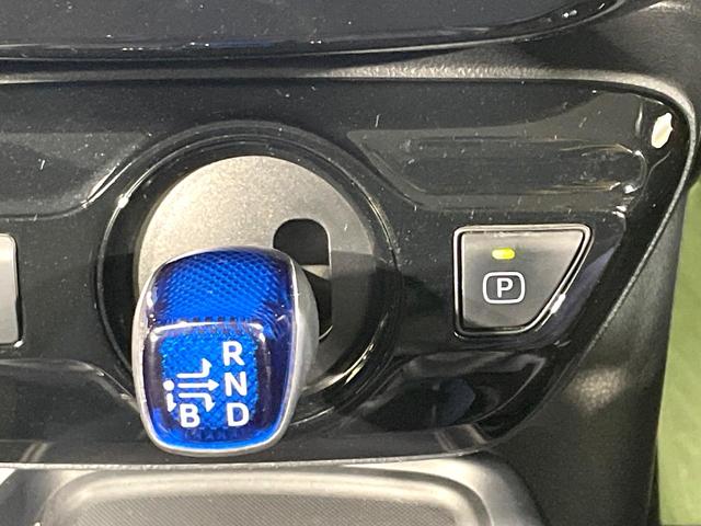 プリウス Ｓツーリングセレクション　ＡＬＰＩＮＥ９型ナビ　バックカメラ　禁煙車　衝突軽減装置　レーダークルーズ　シートヒーター　ＬＥＤヘッド　合皮シート　フルセグ　Ｂｌｕｅｔｏｏｔｈ再生　ＥＴＣ　スマートキー　純正１７インチアルミ（41枚目）
