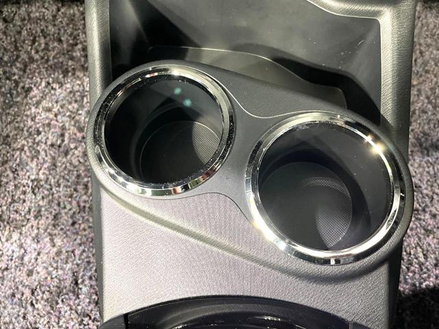 アクア Ｇ　Ｇ’ｓ　純正ナビ　バックカメラ　禁煙車　ＥＴＣ　Ｂｌｕｅｔｏｏｔｈ再生　シートヒーター　クルーズコントロール　スマートキー　ＬＥＤヘッド　純正１７インチＡＷ　オートライト　オートエアコン　ＣＤ／ＤＶＤ再生（26枚目）