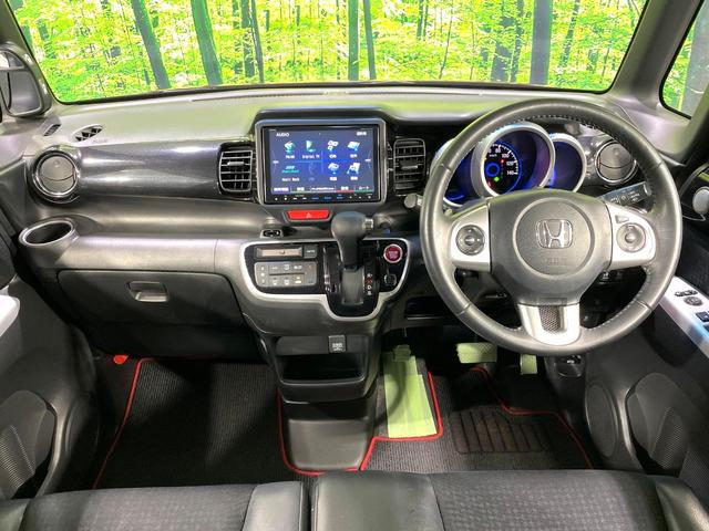 Ｎ－ＢＯＸカスタム Ｇ・ターボＬパッケージ　純正８型ナビ　バックカメラ　禁煙車　両側電動ドア　クルコン　スマートキー　ＨＩＤヘッド　ハーフレザー　フルセグ　Ｂｌｕｅｔｏｏｔｈ再生　ＥＴＣ　純正１５インチアルミ　オートライト／エアコン（2枚目）