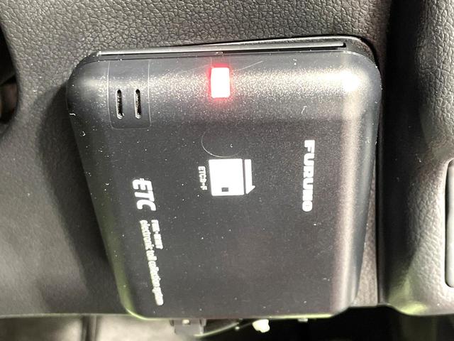 Ｎ－ＢＯＸカスタム Ｇ・ターボＬパッケージ　純正８型ナビ　バックカメラ　禁煙車　両側電動ドア　クルコン　スマートキー　ＨＩＤヘッド　ハーフレザー　フルセグ　Ｂｌｕｅｔｏｏｔｈ再生　ＥＴＣ　純正１５インチアルミ　オートライト／エアコン（6枚目）