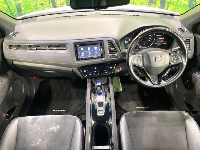 ヴェゼル ハイブリッドＲＳ・ホンダセンシング　純正ナビ　バックカメラ　禁煙車　ホンダセンシング　レーダークルーズコントロール　ＥＴＣ　シートヒーター　Ｂｌｕｅｔｏｏｔｈ再生　フルセグＴＶ　ＬＥＤヘッド／フロントフォグライト　スマートキー（2枚目）