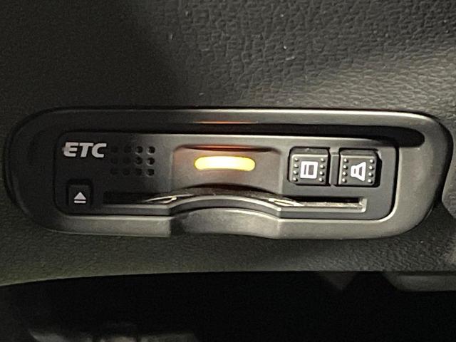 ヴェゼル ハイブリッドＲＳ・ホンダセンシング　純正ナビ　バックカメラ　禁煙車　ホンダセンシング　レーダークルーズコントロール　ＥＴＣ　シートヒーター　Ｂｌｕｅｔｏｏｔｈ再生　フルセグＴＶ　ＬＥＤヘッド／フロントフォグライト　スマートキー（5枚目）
