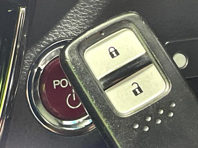 ヴェゼル ハイブリッドＲＳ・ホンダセンシング　純正ナビ　バックカメラ　禁煙車　ホンダセンシング　レーダークルーズコントロール　ＥＴＣ　シートヒーター　Ｂｌｕｅｔｏｏｔｈ再生　フルセグＴＶ　ＬＥＤヘッド／フロントフォグライト　スマートキー（8枚目）