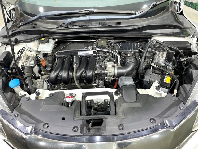 ヴェゼル ハイブリッドＲＳ・ホンダセンシング　純正ナビ　バックカメラ　禁煙車　ホンダセンシング　レーダークルーズコントロール　ＥＴＣ　シートヒーター　Ｂｌｕｅｔｏｏｔｈ再生　フルセグＴＶ　ＬＥＤヘッド／フロントフォグライト　スマートキー（18枚目）