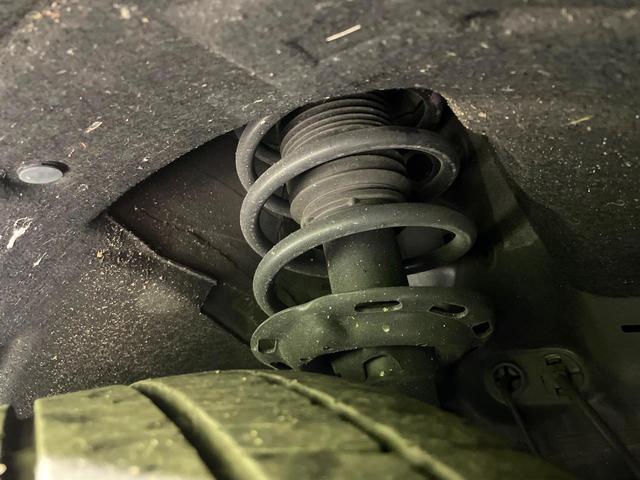 ヴェゼル ハイブリッドＲＳ・ホンダセンシング　純正ナビ　バックカメラ　禁煙車　ホンダセンシング　レーダークルーズコントロール　ＥＴＣ　シートヒーター　Ｂｌｕｅｔｏｏｔｈ再生　フルセグＴＶ　ＬＥＤヘッド／フロントフォグライト　スマートキー（20枚目）