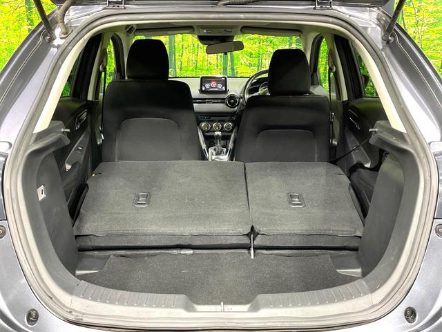 ���i�̂���������ʋ΁A���}���ɏ\���ȉ׎��X�y�[�X���m�ۂ��Ă���܂��B�Z�J���h�V�[�g��|���ƁA�傫�ȉו��̐ύڂ��\�ł���