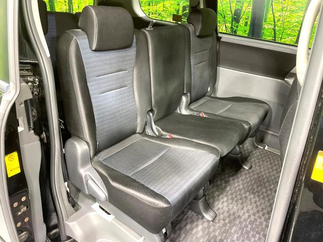 ヴォクシー ＺＳ　煌ＩＩ　純正ナビ　バックカメラ　後席モニター　禁煙車　両側電動ドア　ＨＩＤヘッド　スマートキー　ドラレコ　Ｂｌｕｅｔｏｏｔｈ再生　ＥＴＣ　オートライト／エアコン　純正１６インチアルミ　フォグライト（10枚目）