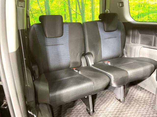 ヴォクシー ＺＳ　煌ＩＩ　純正ナビ　バックカメラ　後席モニター　禁煙車　両側電動ドア　ＨＩＤヘッド　スマートキー　ドラレコ　Ｂｌｕｅｔｏｏｔｈ再生　ＥＴＣ　オートライト／エアコン　純正１６インチアルミ　フォグライト（11枚目）