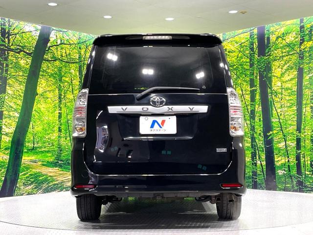 ヴォクシー ＺＳ　煌ＩＩ　純正ナビ　バックカメラ　後席モニター　禁煙車　両側電動ドア　ＨＩＤヘッド　スマートキー　ドラレコ　Ｂｌｕｅｔｏｏｔｈ再生　ＥＴＣ　オートライト／エアコン　純正１６インチアルミ　フォグライト（17枚目）