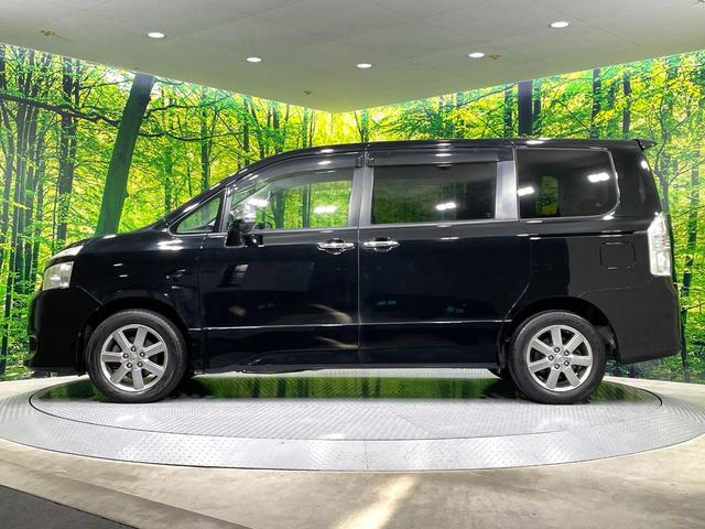 ヴォクシー ＺＳ　煌ＩＩ　純正ナビ　バックカメラ　後席モニター　禁煙車　両側電動ドア　ＨＩＤヘッド　スマートキー　ドラレコ　Ｂｌｕｅｔｏｏｔｈ再生　ＥＴＣ　オートライト／エアコン　純正１６インチアルミ　フォグライト（42枚目）