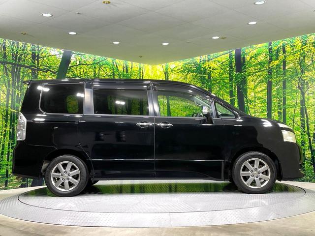 ヴォクシー ＺＳ　煌ＩＩ　純正ナビ　バックカメラ　後席モニター　禁煙車　両側電動ドア　ＨＩＤヘッド　スマートキー　ドラレコ　Ｂｌｕｅｔｏｏｔｈ再生　ＥＴＣ　オートライト／エアコン　純正１６インチアルミ　フォグライト（43枚目）