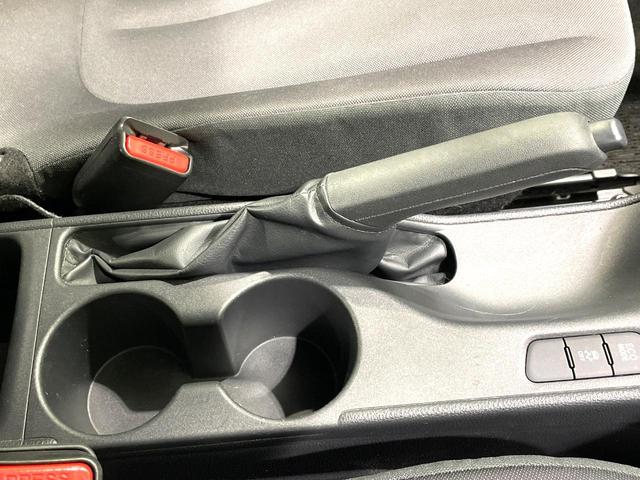 ヤリス Ｘ　純正ディスプレイオーディオ　バックカメラ　禁煙車　セーフティセンス　車線逸脱警報　オートマチックハイビーム　オートライト　Ｂｌｕｅｔｏｏｔｈ再生　ＥＴＣ　スマートキー　電動格納ミラー　盗難防止システム（42枚目）