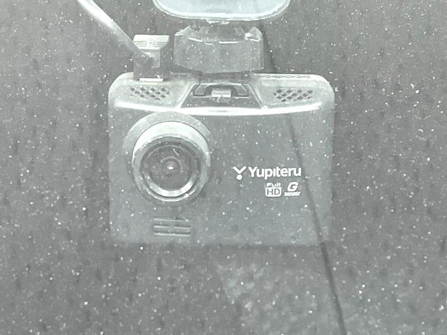 プリウス Ｓ　純正９型ナビ　バックカメラ　禁煙車　スマートキー　ＬＥＤヘッド／フォグ　ドラレコ　フルセグ　Ｂｌｕｅｔｏｏｔｈ再生　ＥＴＣ　エアロ　革巻きステアリング　オートライト／エアコン　盗難防止装置（5枚目）