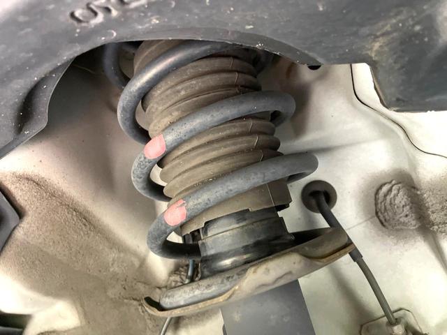 お車を安心してお乗りいただく為には、足回りの定期点検が欠かせません。サービスサポート（有償保証）では無料点検もご提供しており、安心のカーライフをお過ごしいただけるサポート体制が整っています。