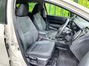 運転席まわりには十分なスペースがあり、大柄な方でもゆったり運転していただける環境です。