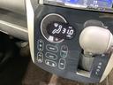 【オートエアコン】一度お好みの温度に設定すれば、車内の温度を検知し風量や温度を自動で調整。暑い…寒い…と何度もスイッチ操作をする必要はありません。快適な車内空間には必須の機能ですね♪