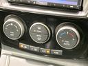 【オートエアコン】一度お好みの温度に設定すれば、車内の温度を検知し風量や温度を自動で調整。暑い…寒い…と何度もスイッチ操作をする必要はありません。快適な車内空間には必須の機能ですね♪