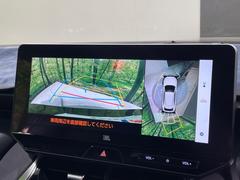 【パノラミックビューモニター】専用のカメラにより、上から見下ろしたような視点で３６０度クルマの周囲を確認することができます☆死角部分も確認しやすく、狭い場所での切り返しや駐車もスムーズに行えます。 4