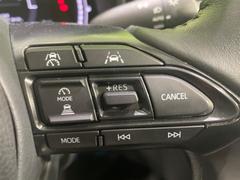 【レーダークルーズコントロール】高速道路での長距離走行が楽に！！自動で速度を保つクルーズコントロールが、衝突軽減システムと連携し、前方の車両を感知して車間を保つように速度調節してくれます！！ 6