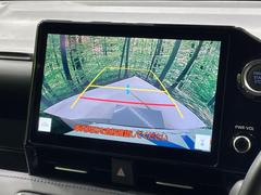 【バックカメラ】駐車時に後方がリアルタイム映像で確認できます。大型商業施設や立体駐車場での駐車時や、夜間のバック時に大活躍！運転スキルに関わらず、今や必須となった装備のひとつです！ 4