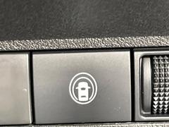【インテリジェントエマージェンシーブレーキ】フロントカメラで前方の車両や歩行者を検知。衝突しそうな時は衝突被害軽減ブレーキが作動、衝突回避をサポート。より安全にドライブをお楽しみいただけます。 4