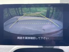 【バックカメラ】駐車時に後方がリアルタイム映像で確認できます。大型商業施設や立体駐車場での駐車時や、夜間のバック時に大活躍！運転スキルに関わらず、今や必須となった装備のひとつです！ 5