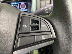 【アダプティブクルーズコントロール】高速道路での長距離走行が楽に！！自動で速度を保つクルーズコントロールが、衝突軽減システムと連携し、前方の車両を感知して車間を保つように速度調節してくれます！！ 6