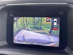 【バックカメラ】駐車時に後方がリアルタイム映像で確認できます。大型商業施設や立体駐車場での駐車時や、夜間のバック時に大活躍！運転スキルに関わらず、今や必須となった装備のひとつです！ 4