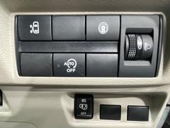 【パワースライドドア】スマートキーや運転席のスイッチでスライドドアの開閉が可能♪電動だから力を入れてドアを開ける必要が無く、小さいお子様でも、重い荷物を持っている時もラクに開け閉めできます♪ 6