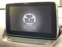 【マツダコネクトナビ】車内の雰囲気にマッチした一体型タイプのナビ。各種車輌設定やＢｌｕｅｔｏｏｔｈ再生等、様々な機能が楽しめます。直感的なダイヤル操作が可能で、使い勝手も良好です。 4