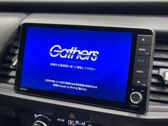 【純正９型ナビ】人気の純正ナビを装備しております。ナビの使いやすさはもちろん、オーディオ機能も充実！キャンプや旅行はもちろん、通勤や買い物など普段のドライブも楽しくなるはず♪ 3