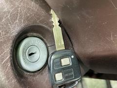 【キーレス】少し離れた場所からでもボタン一つでドアの開錠・施錠ができるのでとっても便利！ドアの鍵穴周りに傷をつけることもありません♪ 7