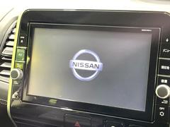 【純正９型ナビ】人気の純正ナビを装備しております。ナビの使いやすさはもちろん、オーディオ機能も充実！キャンプや旅行はもちろん、通勤や買い物など普段のドライブも楽しくなるはず♪ 5
