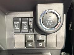 【両側パワースライドドア】スマートキーや運転席のスイッチで後席両側スライドドアの開閉が可能♪電動だから力を入れてドアを開ける必要が無く、小さなお子様でも簡単に開け閉めでき快適です♪ 4