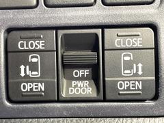 【両側パワースライドドア】スマートキーや運転席のスイッチで後席両側スライドドアの開閉が可能♪電動だから力を入れてドアを開ける必要が無く、小さなお子様でも簡単に開け閉めでき快適です♪ 6