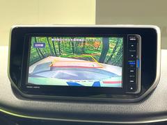 【バックカメラ】駐車時に後方がリアルタイム映像で確認できます。大型商業施設や立体駐車場での駐車時や、夜間のバック時に大活躍！運転スキルに関わらず、今や必須となった装備のひとつです！ 4