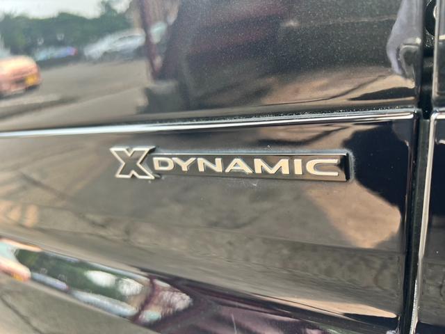 ディフェンダー １１０Ｘ－ダイナミックＳＥ　２０インチアルミ　ブラインドスポット純正メモリナビ全方位カメラパーキング　メリディアンオーディオ　スペアホイールカバー　７人乗り（3枚目）