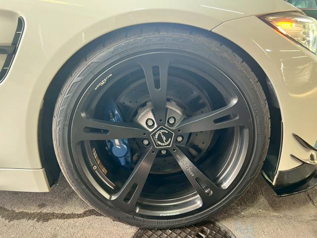 Ｍ４ Ｍ４クーペ　Ｍ４クーペ　ＡＣシュニッツァーコンプリートカー　２０インチ　カーボンフロントフリッパー　アンダースポイラー　フロントサイドウィングカナード　カーボンリアディフューザー　デュアルツインマフラー（5枚目）