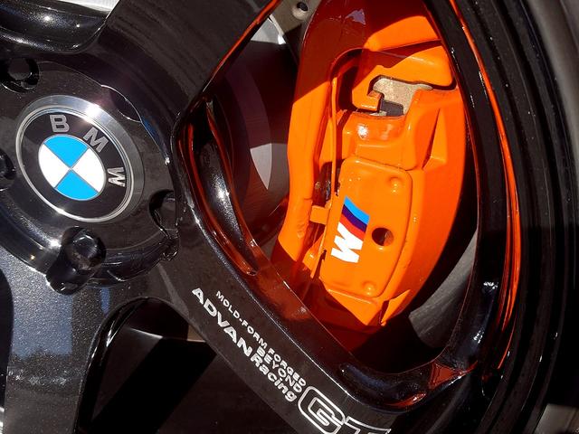Ｍ３ Ｍ３クーペ　車高調　新品アドバンレーシング１９インチ　ＧｒｕｐｐｅＭカーボンラムエアシステム　可変バルブ付ワンオフマフラー　カーボンパーツ　アンドロイドオーディオ　オレンジカラーキャリパー（8枚目）