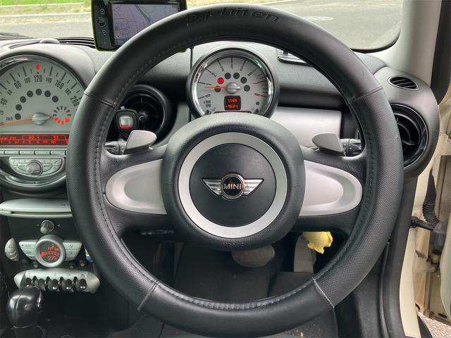 ＭＩＮＩ ワン　ナビ　アルミホイール　キーレスエントリー　電動格納ミラー　ＡＴ　盗難防止システム　ＡＢＳ　エアコン　パワーステアリング　パワーウィンドウ　ＣＤ（3枚目）