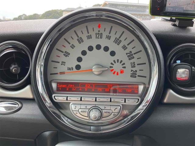 ＭＩＮＩ ワン　ナビ　アルミホイール　キーレスエントリー　電動格納ミラー　ＡＴ　盗難防止システム　ＡＢＳ　エアコン　パワーステアリング　パワーウィンドウ　ＣＤ（7枚目）