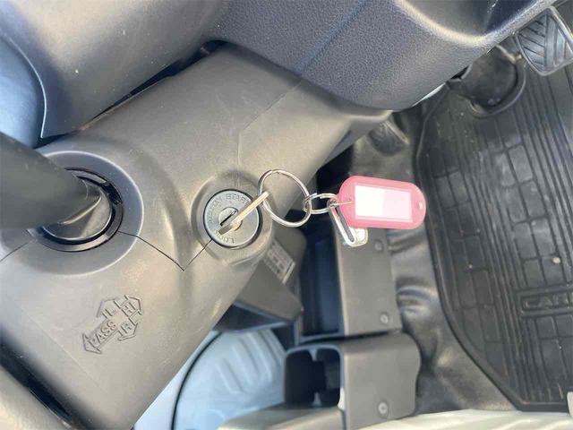 キャリイトラック  4WD MT エアコン 運転席エアバッグ(10枚目)